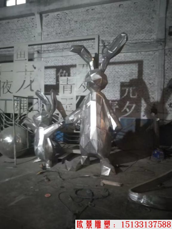 不锈钢切面兔子雕塑 3